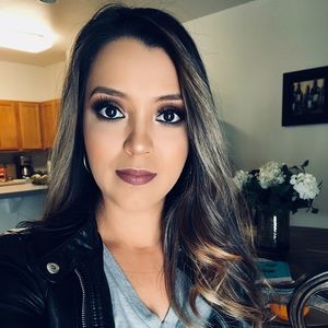 Meet your Posher, Raquel